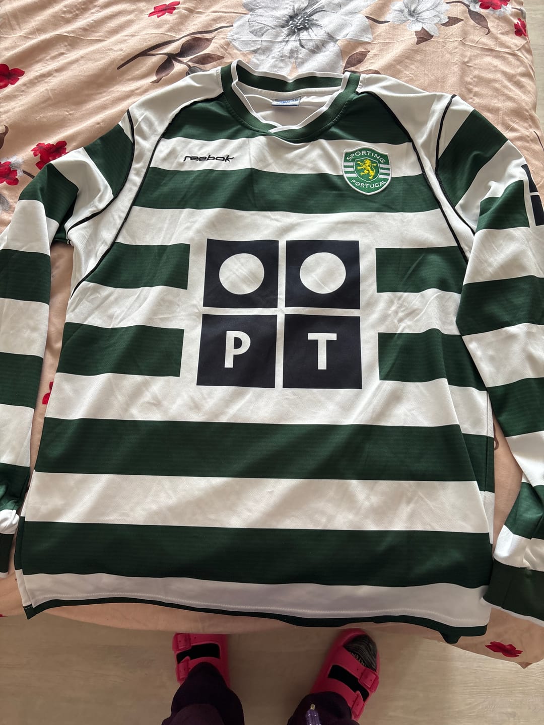 Customer photo review of Cristiano Ronaldo Sporting Lisbon 2001 2003 First Season Long Sleeve Retro Jersey
