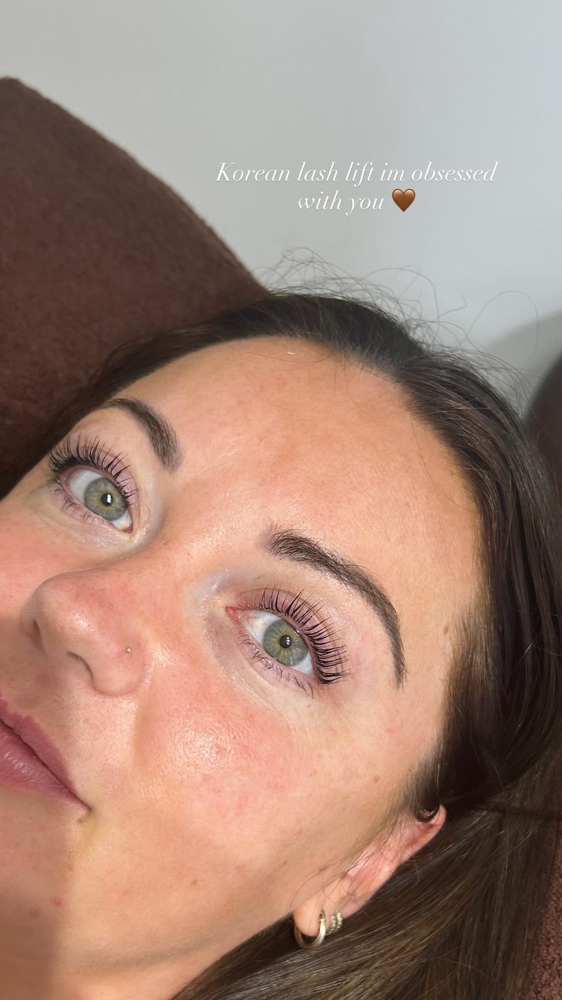 Customer photo review of Deluxe Lash & Brow Balm