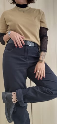 Erica E. review of Calça Jeans Mom Jequitibá Preta image 1 out of 1