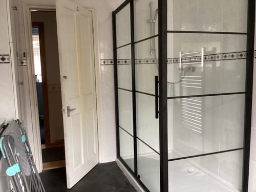 Customer photo review of Hudson Reed Apex 8mm Glass Matt Black Sliding Shower Enclosure - 1400 x 900mm