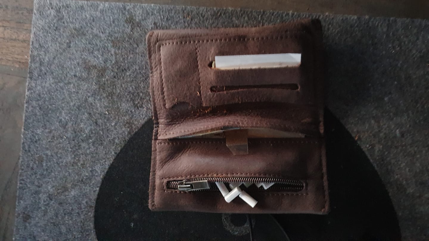 Customer photo review of Leder-Tabaktasche Sintra