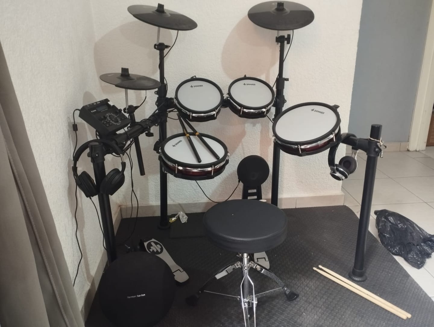 Customer photo review of Donner DED-200Max Batteries Electroniques