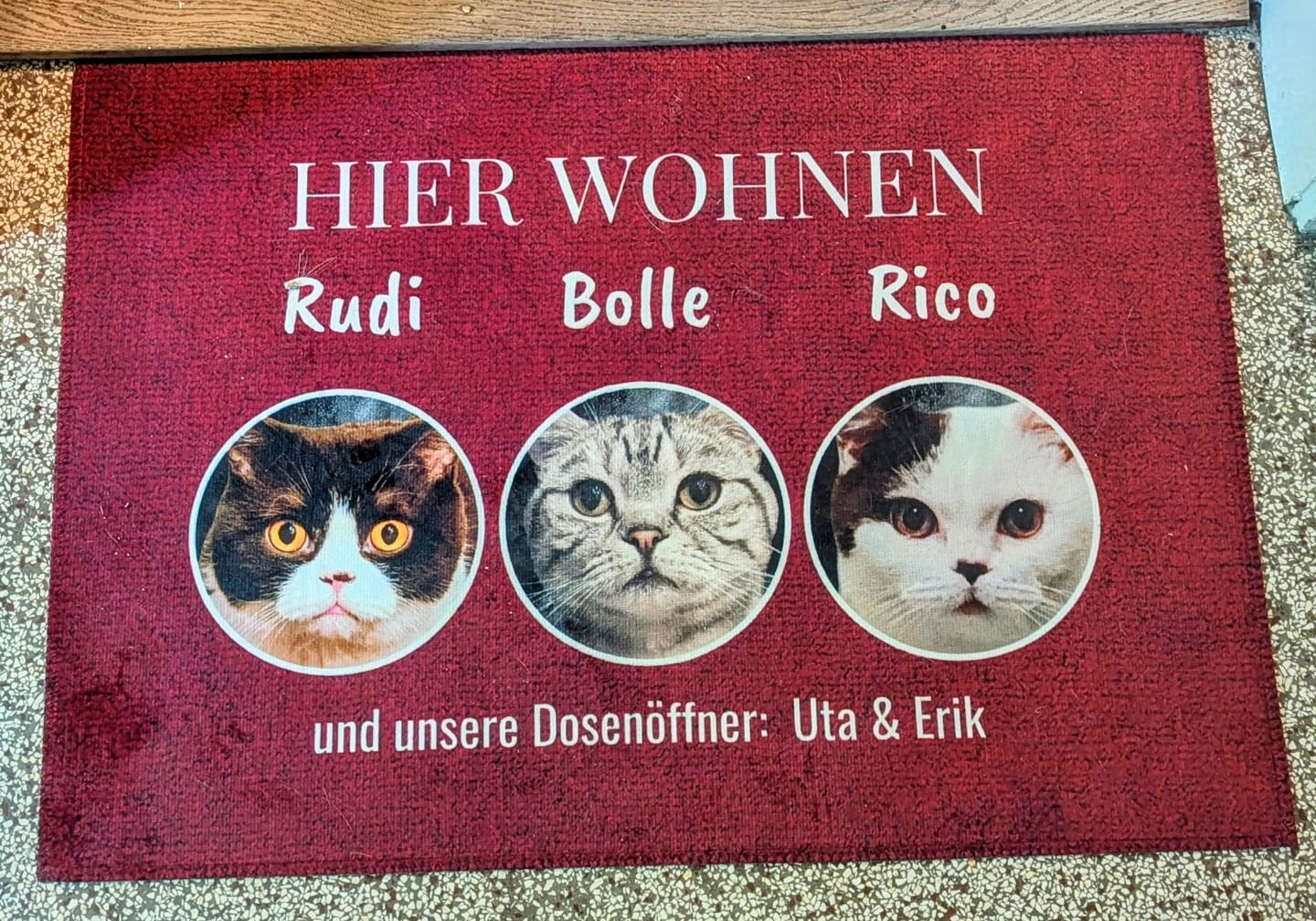 Customer photo review of Hier wohnt - Individuelle Haustier Fußmatte
