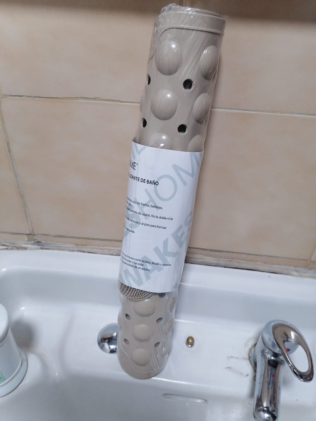 Customer photo review of Piso De Goma Antideslizante Tina Ducha Alfombra Bañera Cepil