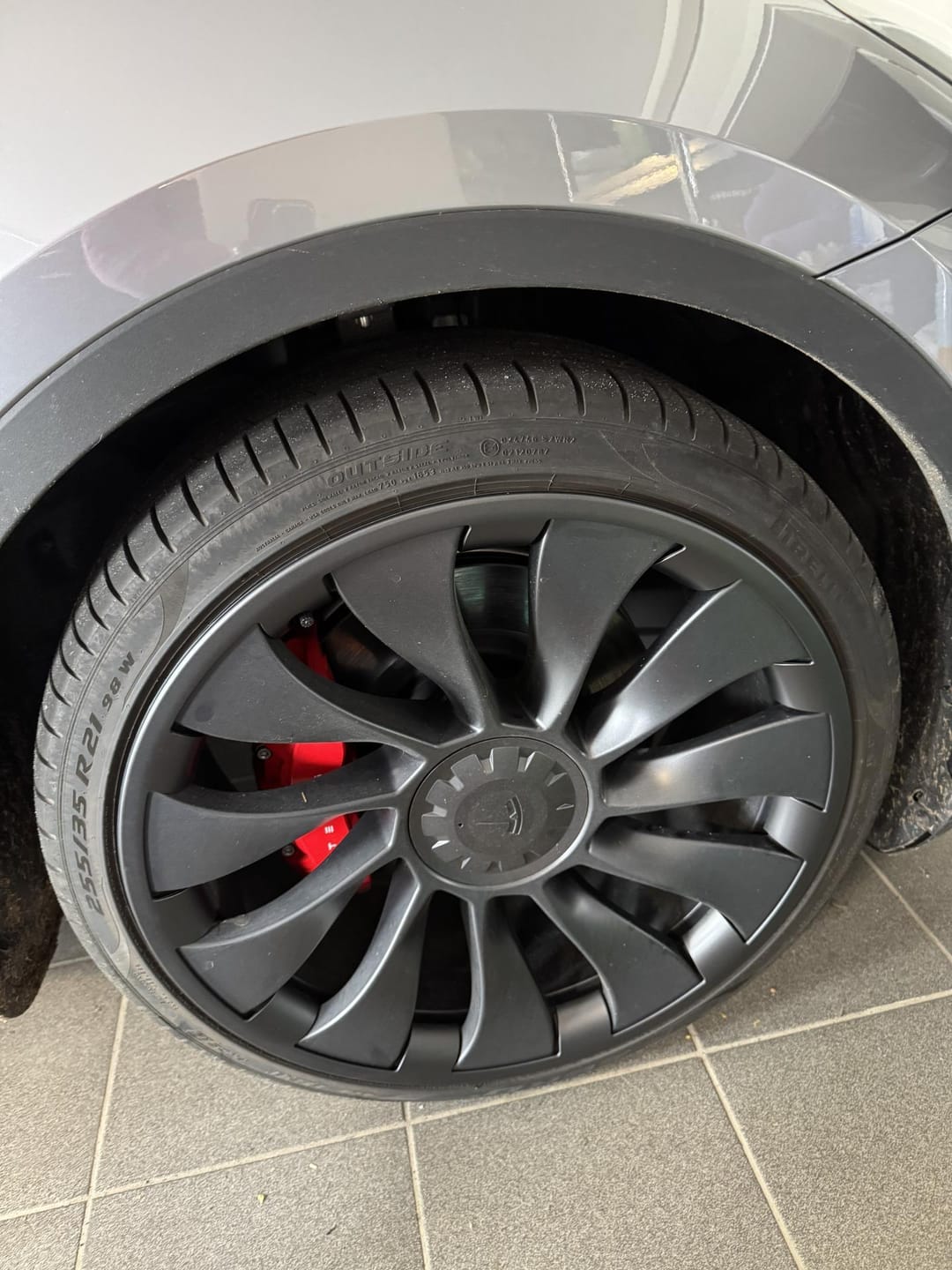 Customer photo review of Model Y All-in-one Rim Protector for Tesla MY 20'' Induction Wheels 21'' Uberturbine Wheels