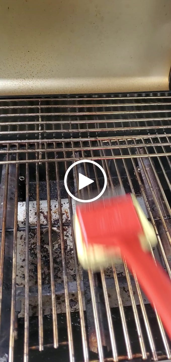 Customer video review of Grill Brush w/ Scraper