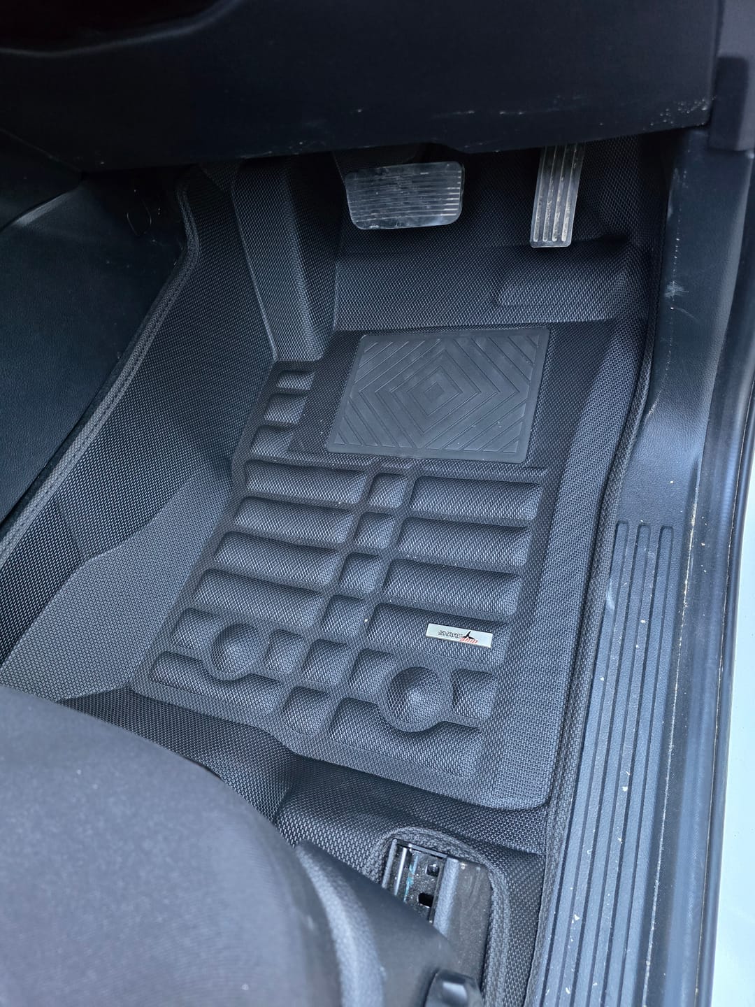 Customer photo review of Sharkskin Custom-Fit Ford Ranger Next-Gen 2022–2024 All-Weather Floor Mats