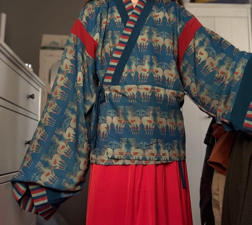 Customer photo review of Blue Moon Sheep 月蓝双羊 Northern Jin Dynasty Hanfu