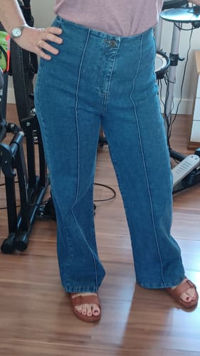 Vera S. review of Calça Jeans Reta Mandacaru Azul Médio image 1 out of 1