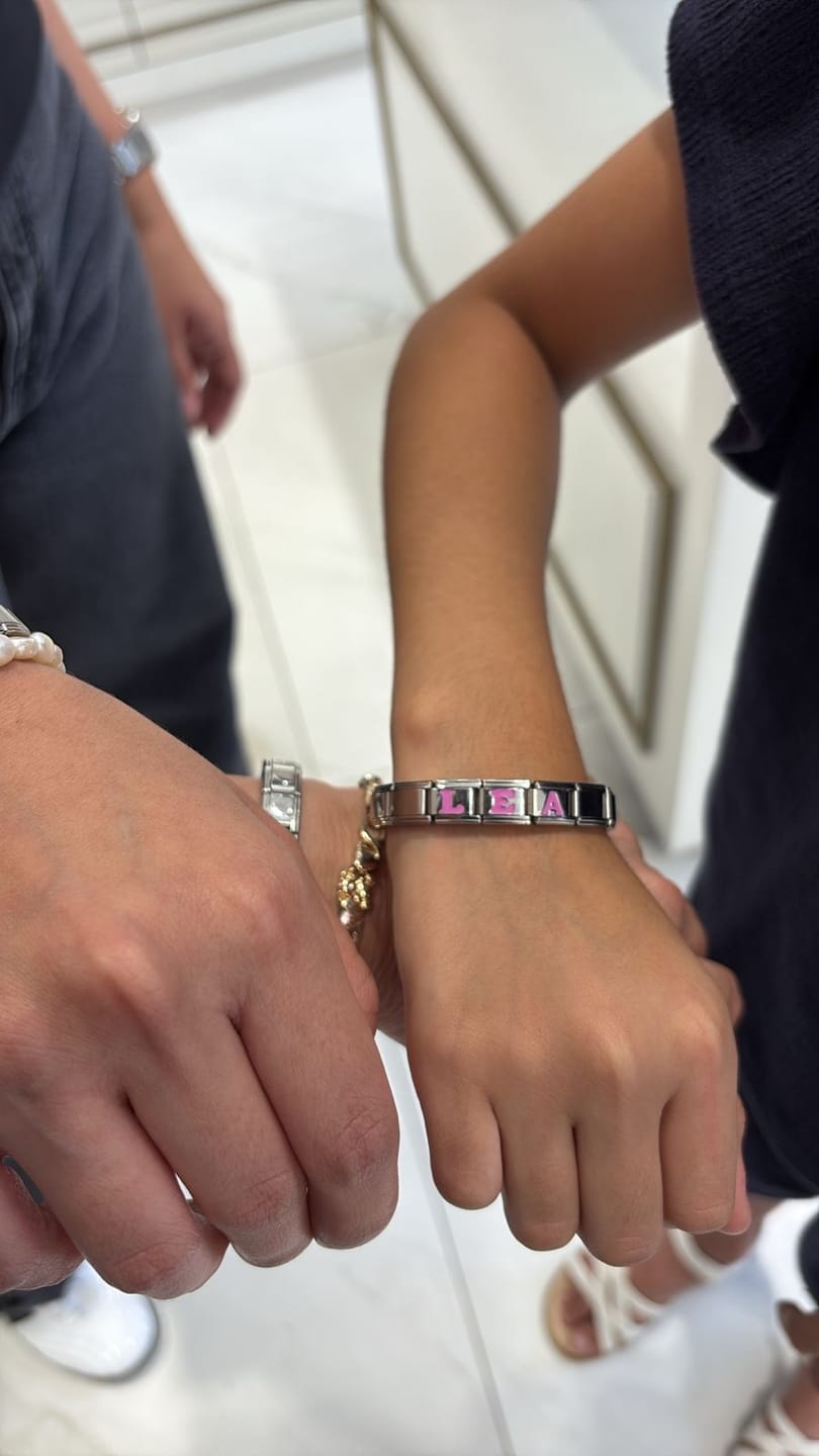 Customer photo review of Charm Inicial Rosa
