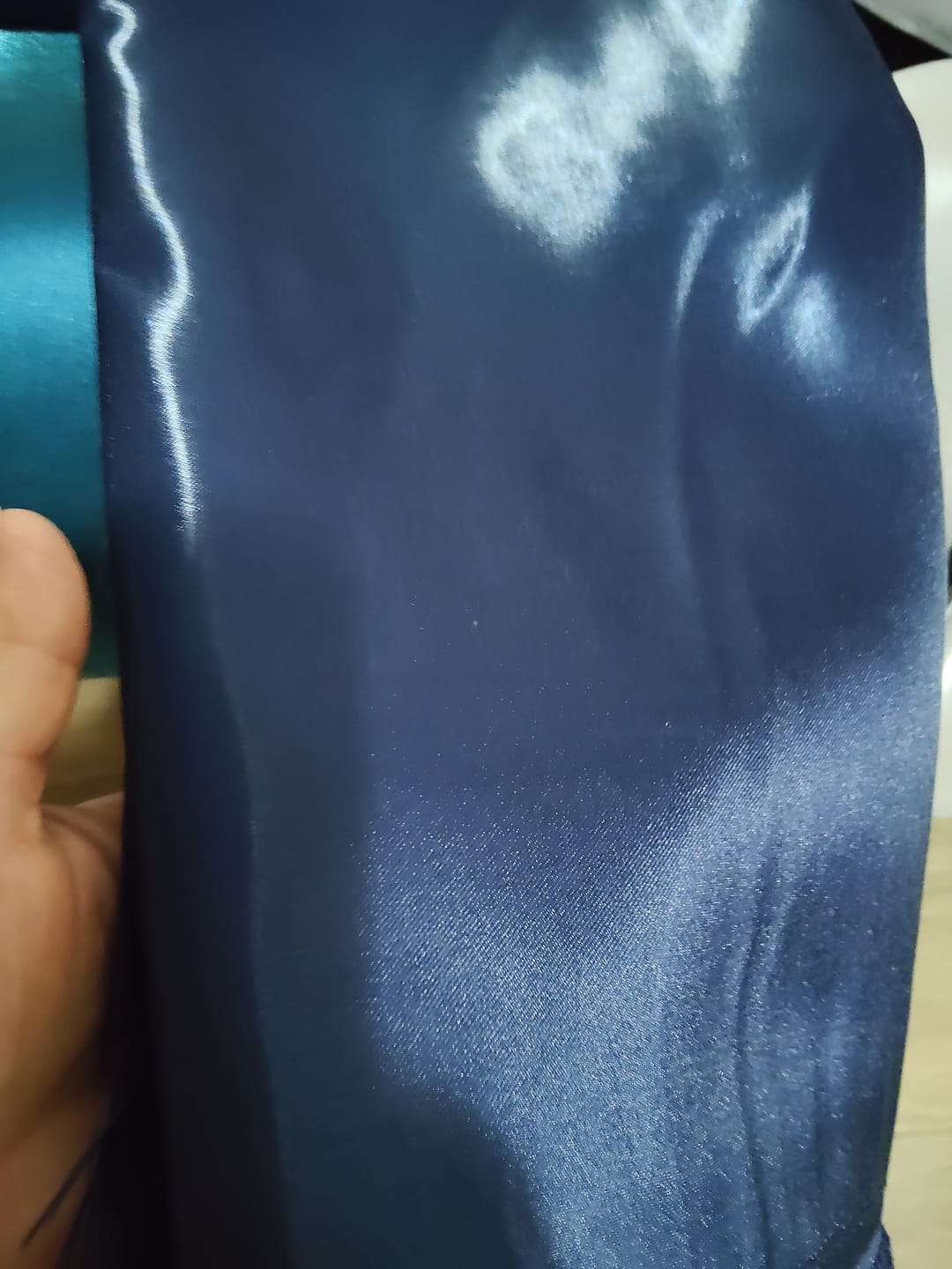 Customer photo review of Satin Lichid Fix Bleumarin