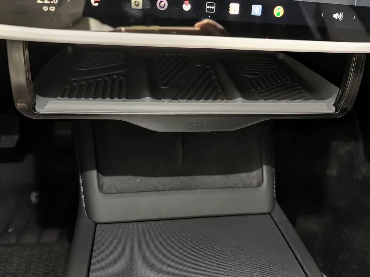 Customer photo review of Model 3/Y Hidden Central Control Screen Lower Storage Box Tissue Storage for Tesla(Suitable for 2024 Model 3 Highland)
