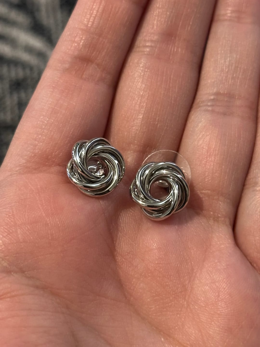 Customer photo review of Par Arete Nudo Forma De Flor