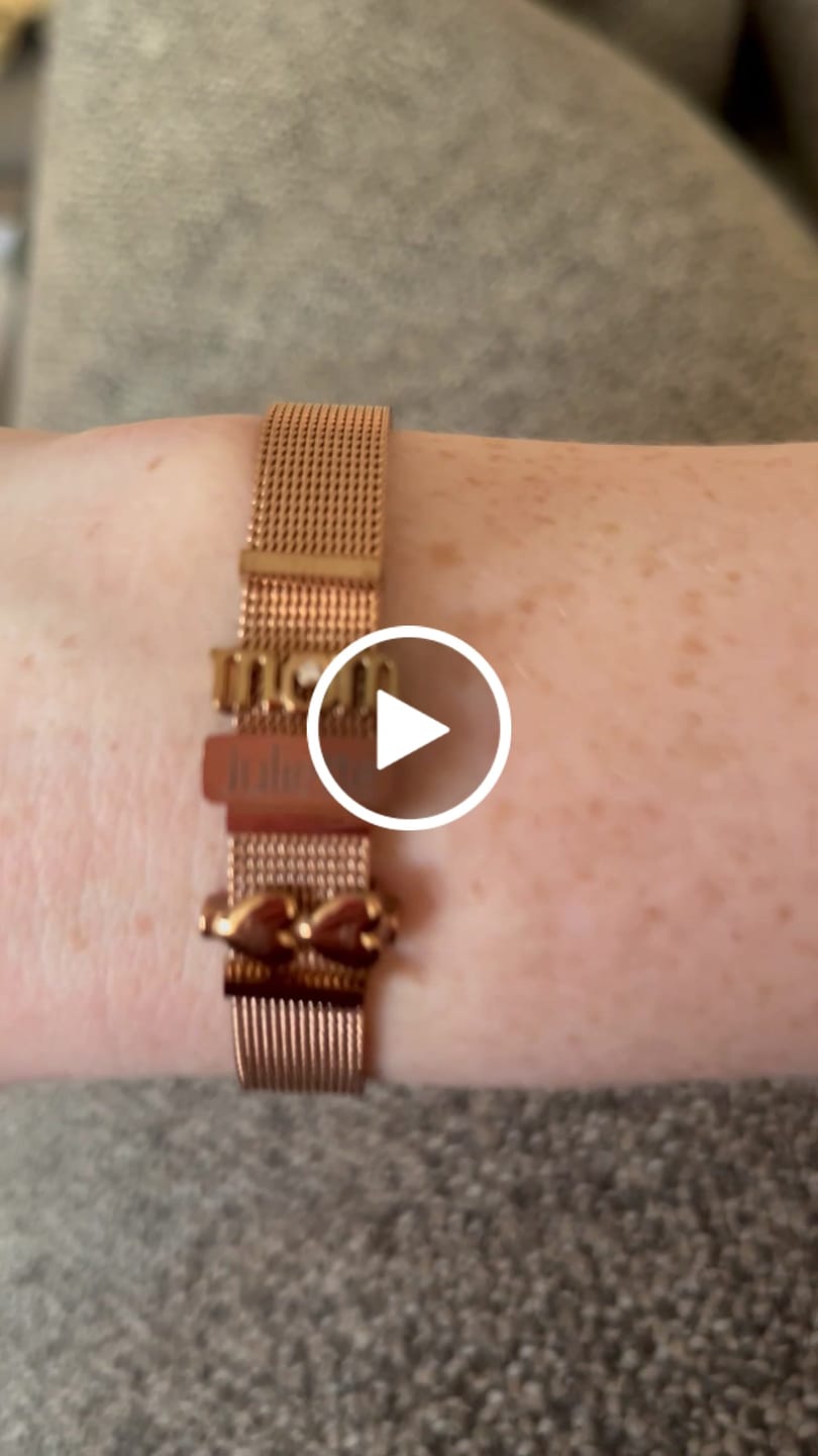 Customer video review of Mesh charm name rosé gold