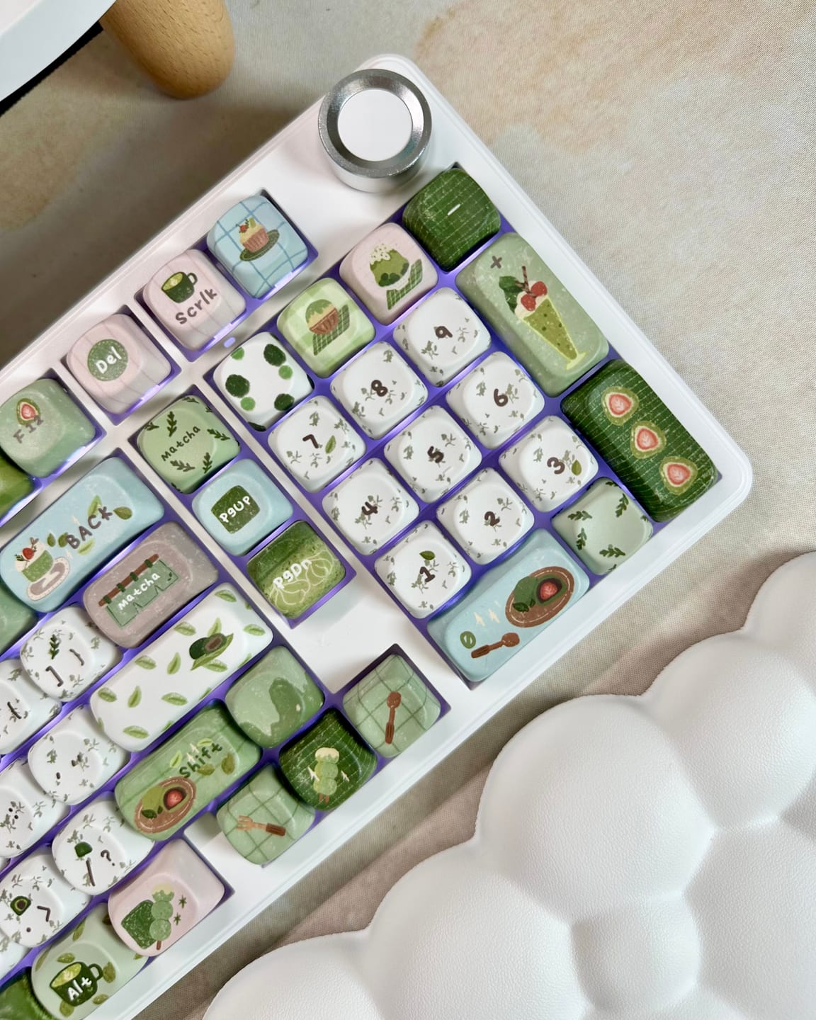 Customer photo review of KiiBOOM Sprout Picnic Keycap Set