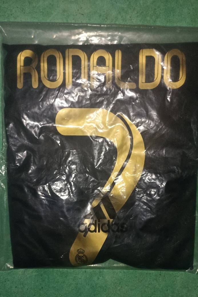 Customer photo review of Jersey Real Madrid 2011-2012 Visitante
