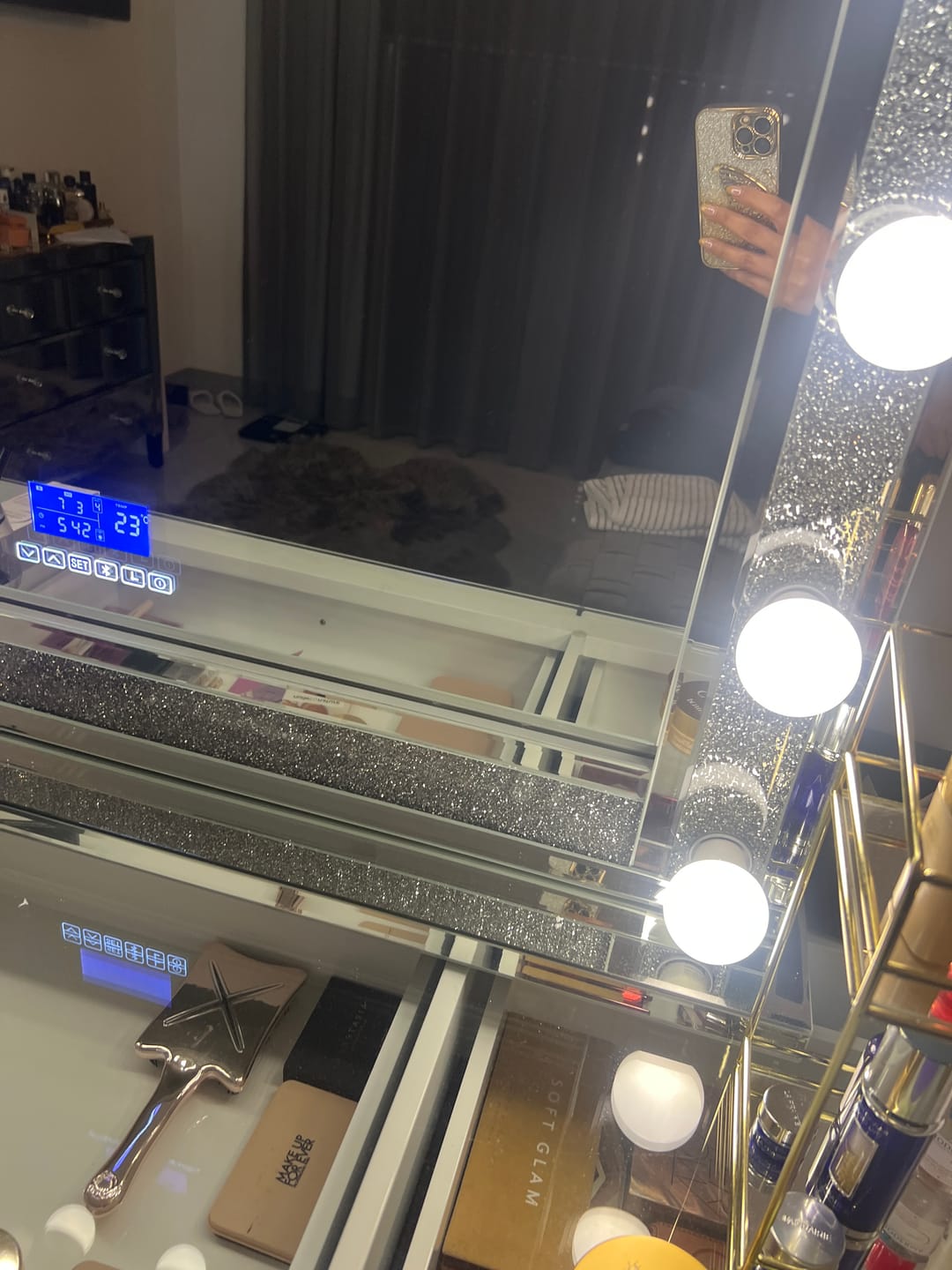 Customer photo review of Crushed Diamond Style Beauty Station with Clear Glass Top