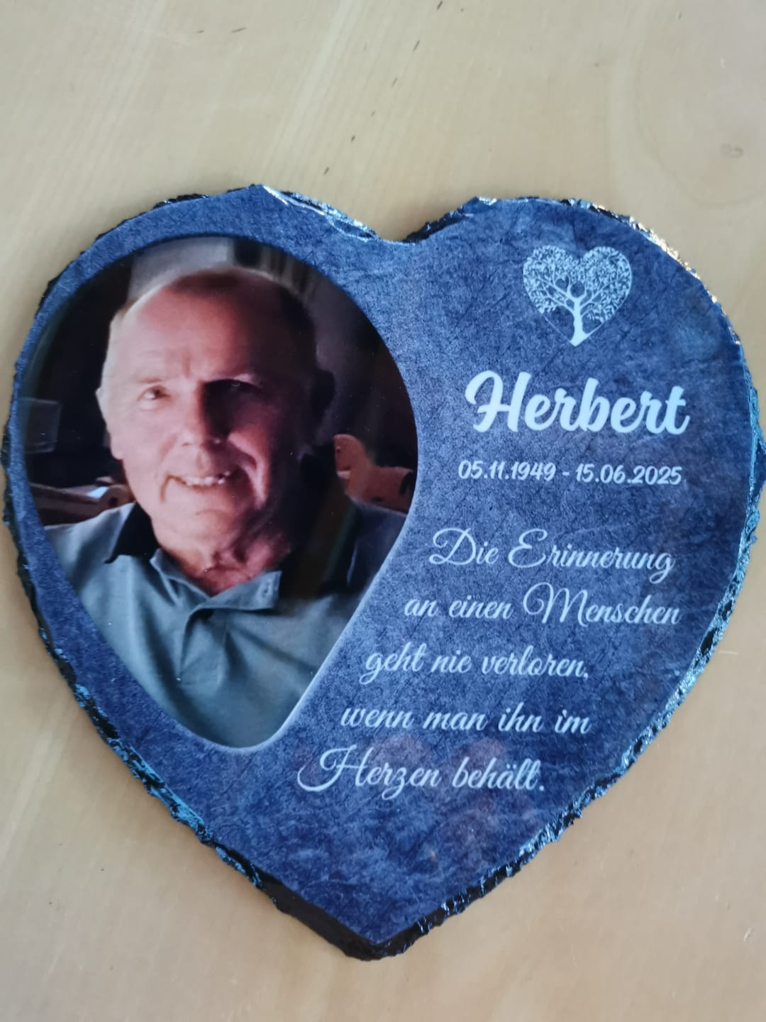 Customer photo review of Unvergessen - Personalisiertes Schieferherz für geliebte Verstorbene zum Andenken