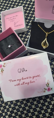 Customer photo review of Golden Glint Pendant With Link Chain