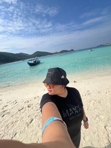 Customer photo review of Cleo Square Framed Sunglasses