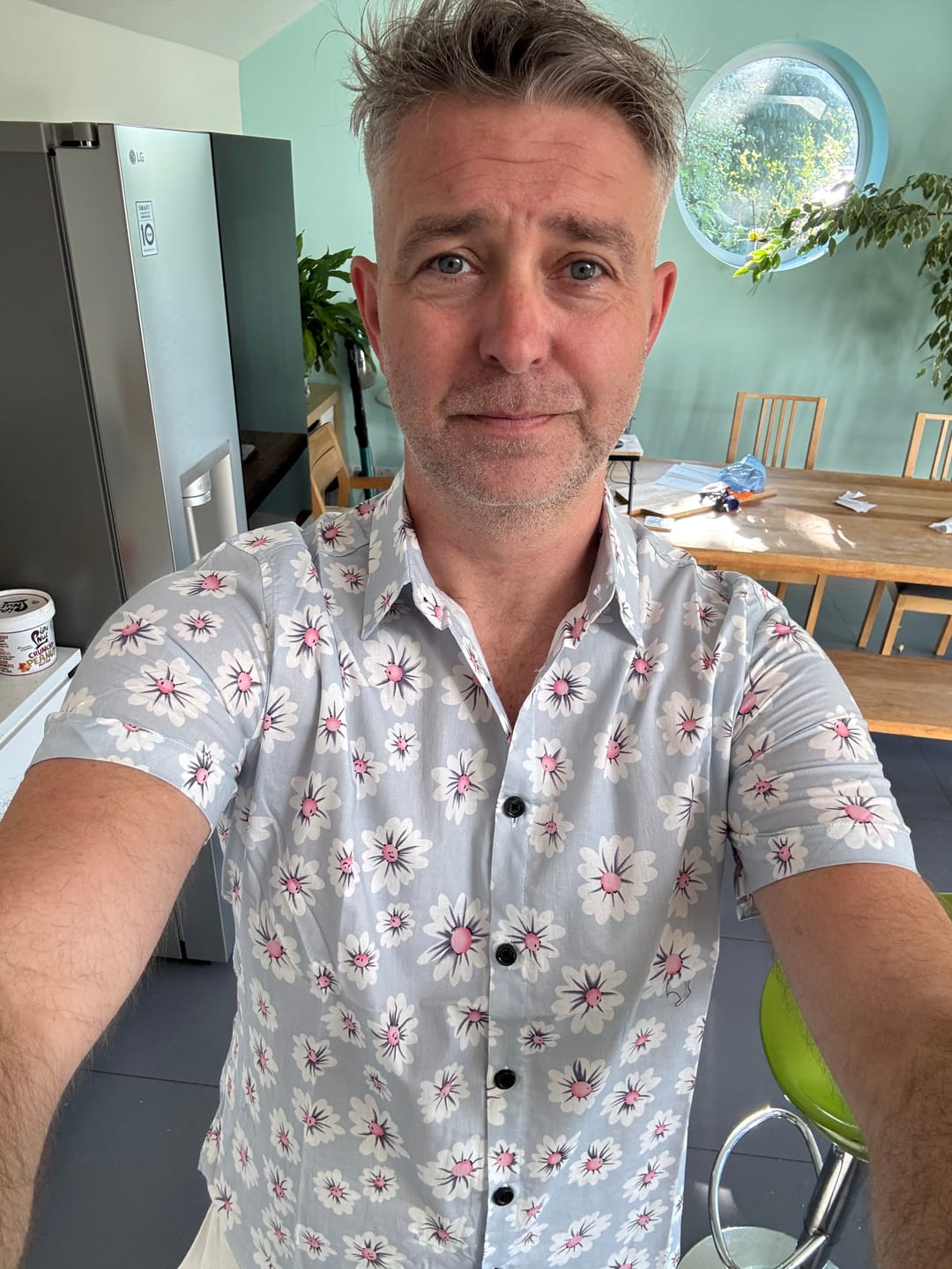 Customer photo review of Men's Blue Daisy Floral Summer Button Up Hawaiian Short Sleeve Shirt