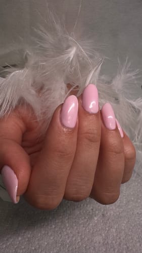 Customer photo review of Gel Polish Rubber Base Coat, Light Pink 10 ml