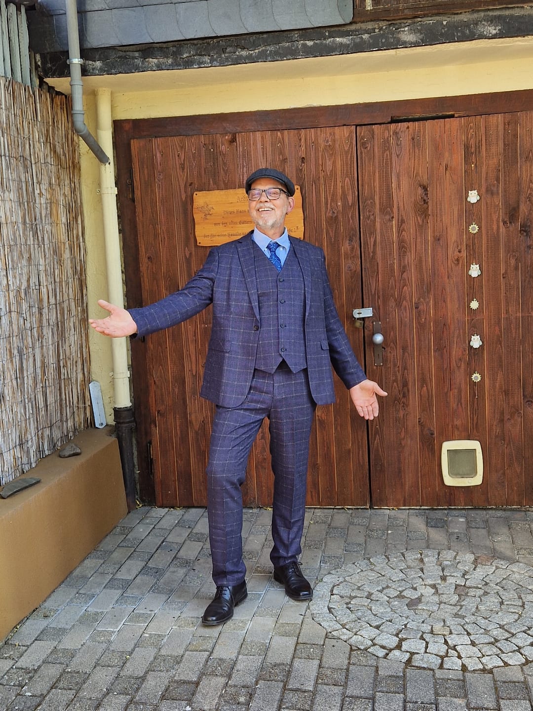 Customer photo review of Three-piece suit Shelby