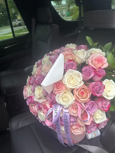 Customer photo review of Purple Deluxe Roses - HatBox