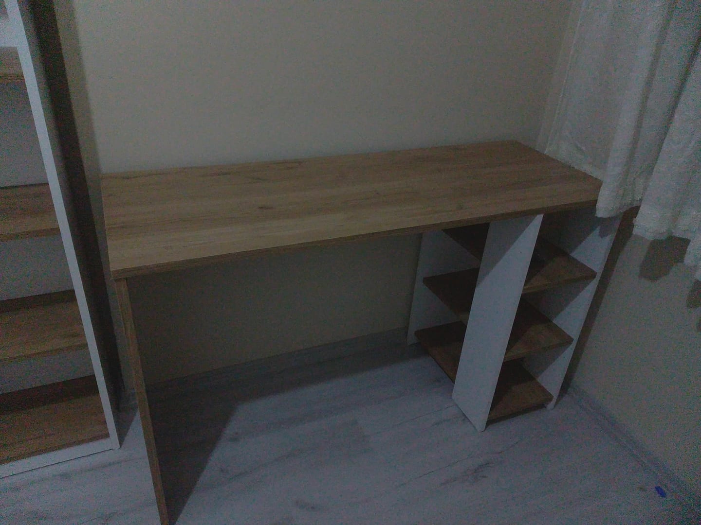 Customer photo review of Rani HA108 Raflı Çalışma Ofis Bilgisayar Masası Sepet Ceviz - Beyaz