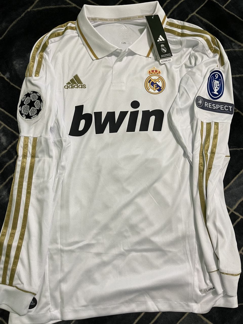 Customer photo review of Jersey Real Madrid 2011-2012 Local