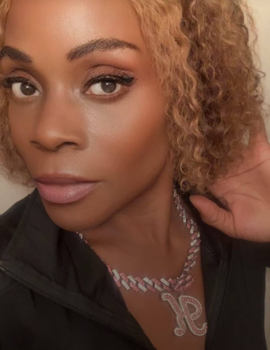 Customer photo review of LUXIIVA® PINK LIPS INITIAL PENDANT(Ready to Ship)