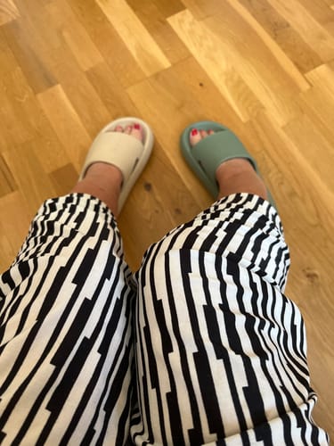 Customer photo review of HappyFlops