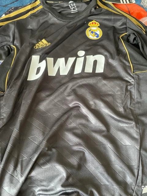 Customer photo review of Jersey Real Madrid 2011-2012 Visitante