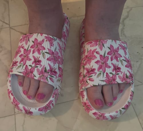 Customer photo review of HappyFlops Limited Editions