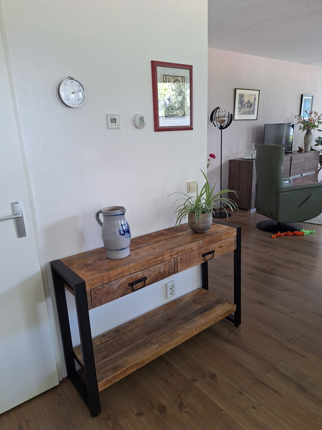 Customer photo review of Sidetable met twee lades | 120 x 35 x 76 cm | Mangohout