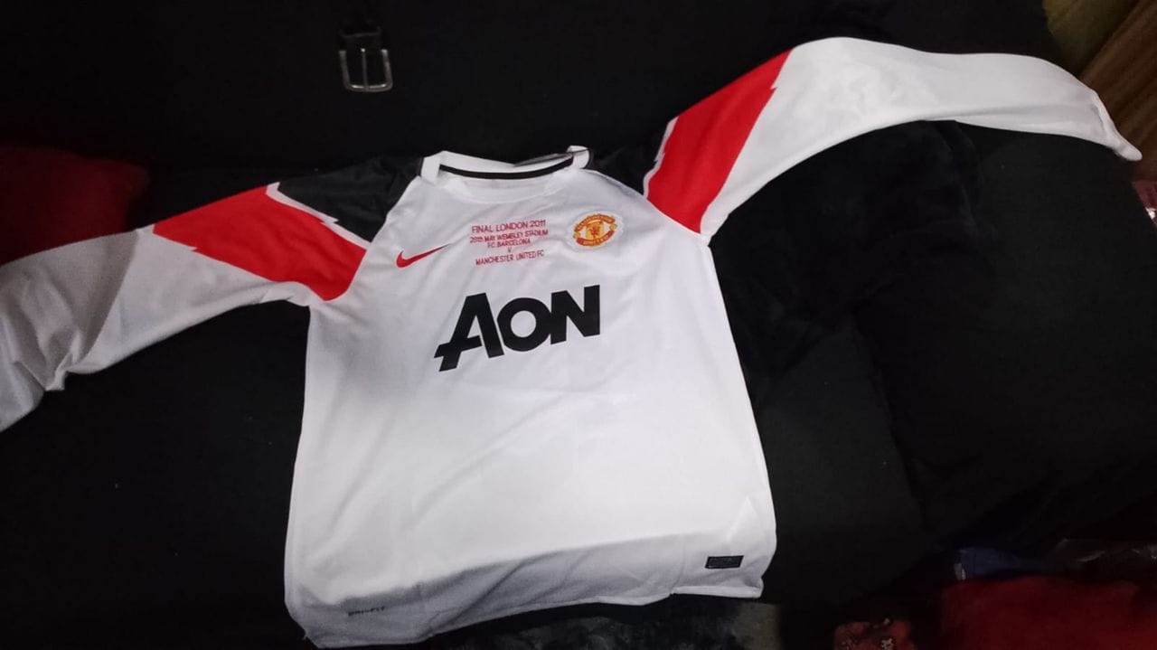 Customer photo review of Jersey Manchester United 2010-2011 Visitante