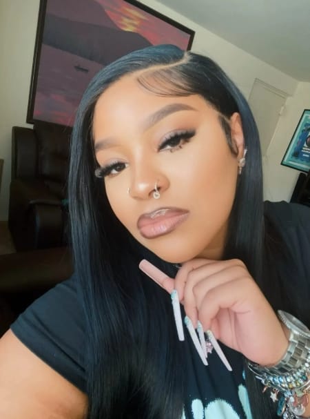 Customer photo review of MORE FACE 13x6 Lace Frontal Wig Preplucked Straight Human Hair Wigs With Baby Hair