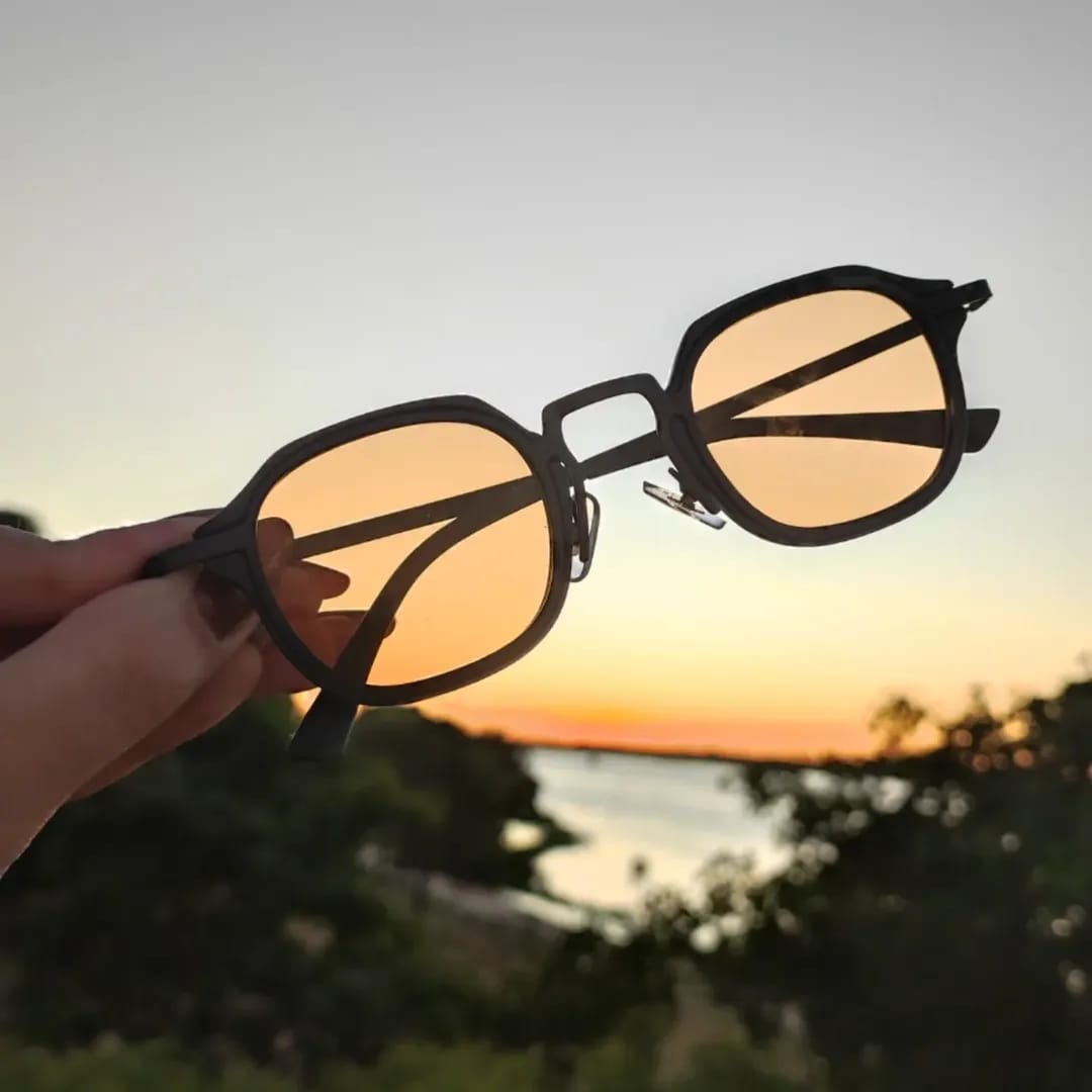 Customer photo review of Ari - Sunglasses