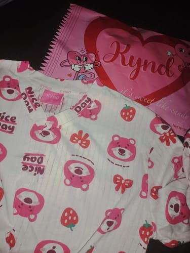 Customer photo review of Berry Bear Hugs Balloon Sleeve Crop Pullover