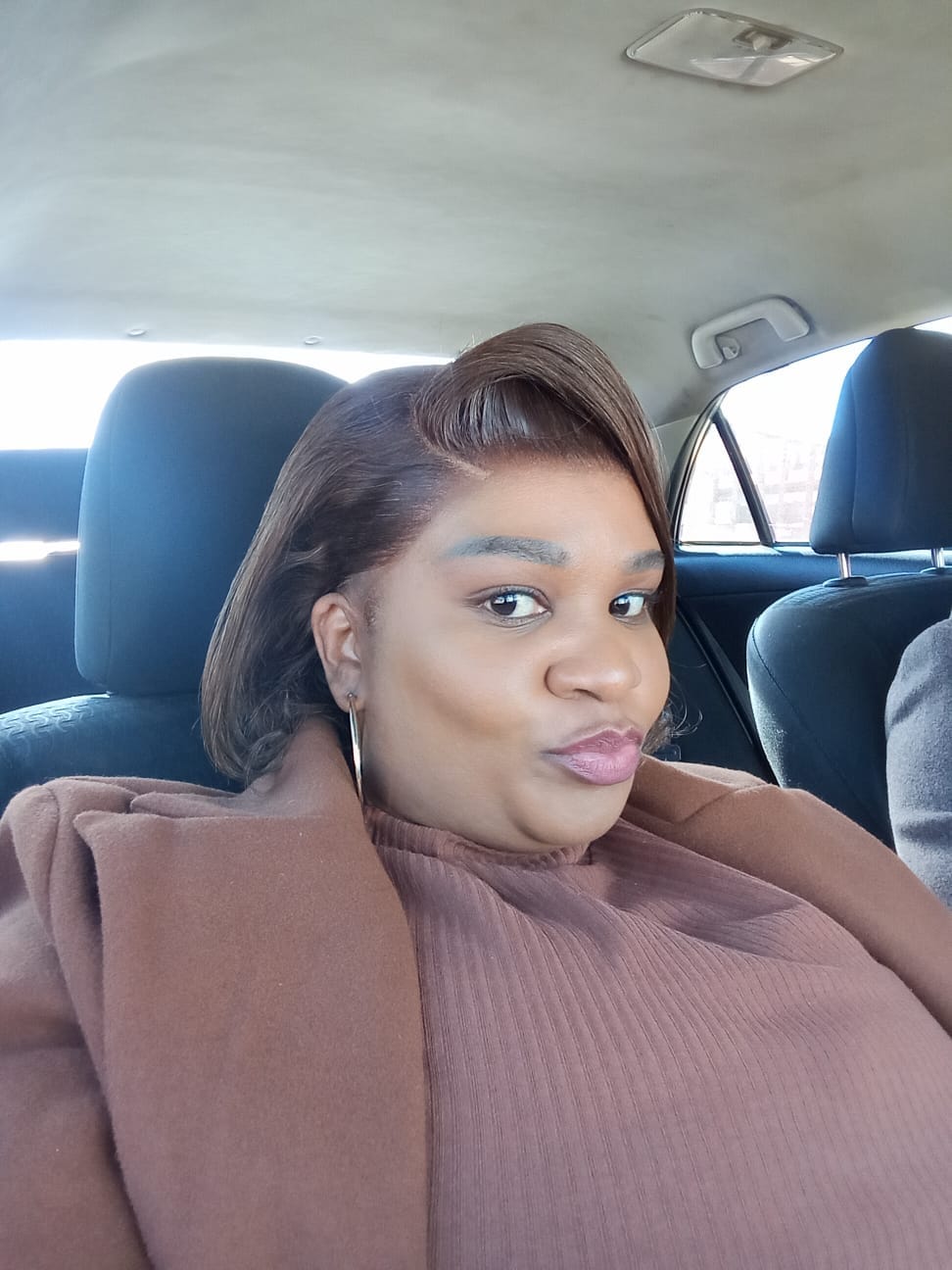 Customer photo review of Brazilian 13x4 Lace Frontal Wig Pixie Cut Col