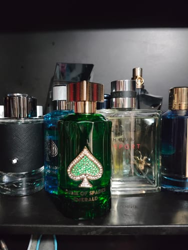 Reseña con foto de un cliente sobre Perfume Game Of Spades Emerald 90ml Parfum