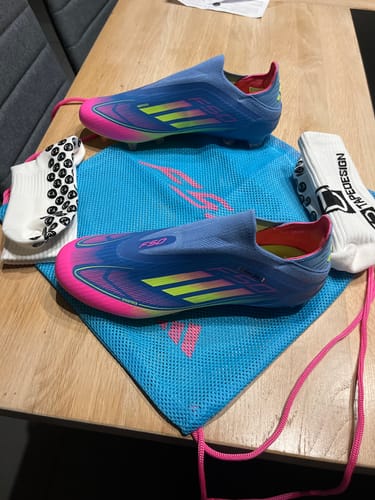 Customer photo review of F50 Elite Laceless FG Celestial Victory - Blue Fusion/Lucid Lemon/Lucid Pink