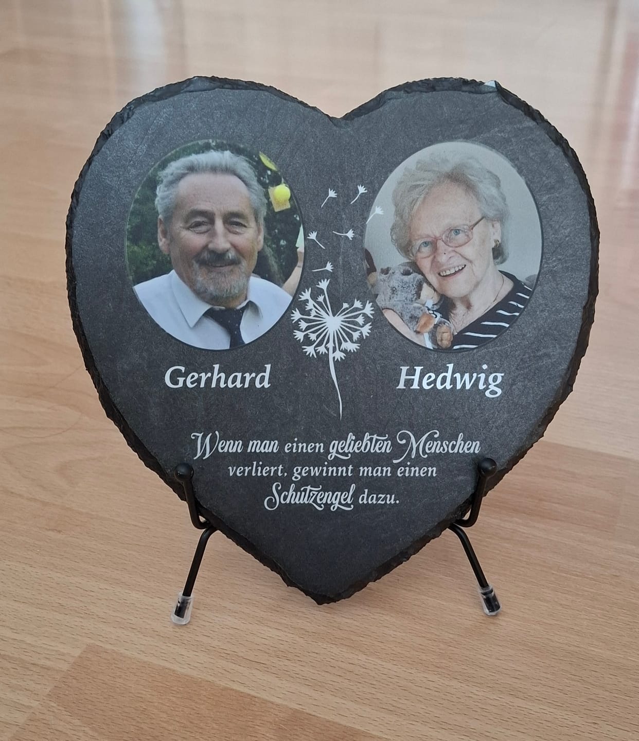 Customer photo review of Unsere Schutzengel - Personalisiertes Trauer Schieferherz für 2 Personen