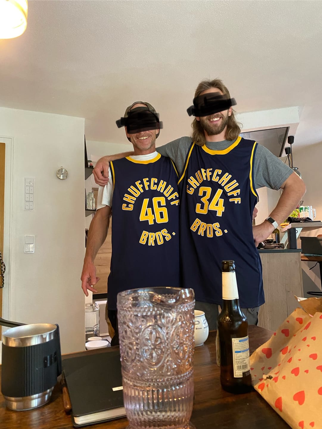 Customer photo review of Benutzerdefinierte Authentisch  Basketball Trikot Marine-Gelb-Weiß