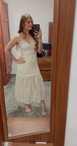 Customer photo review of VESTIDO ILIANA