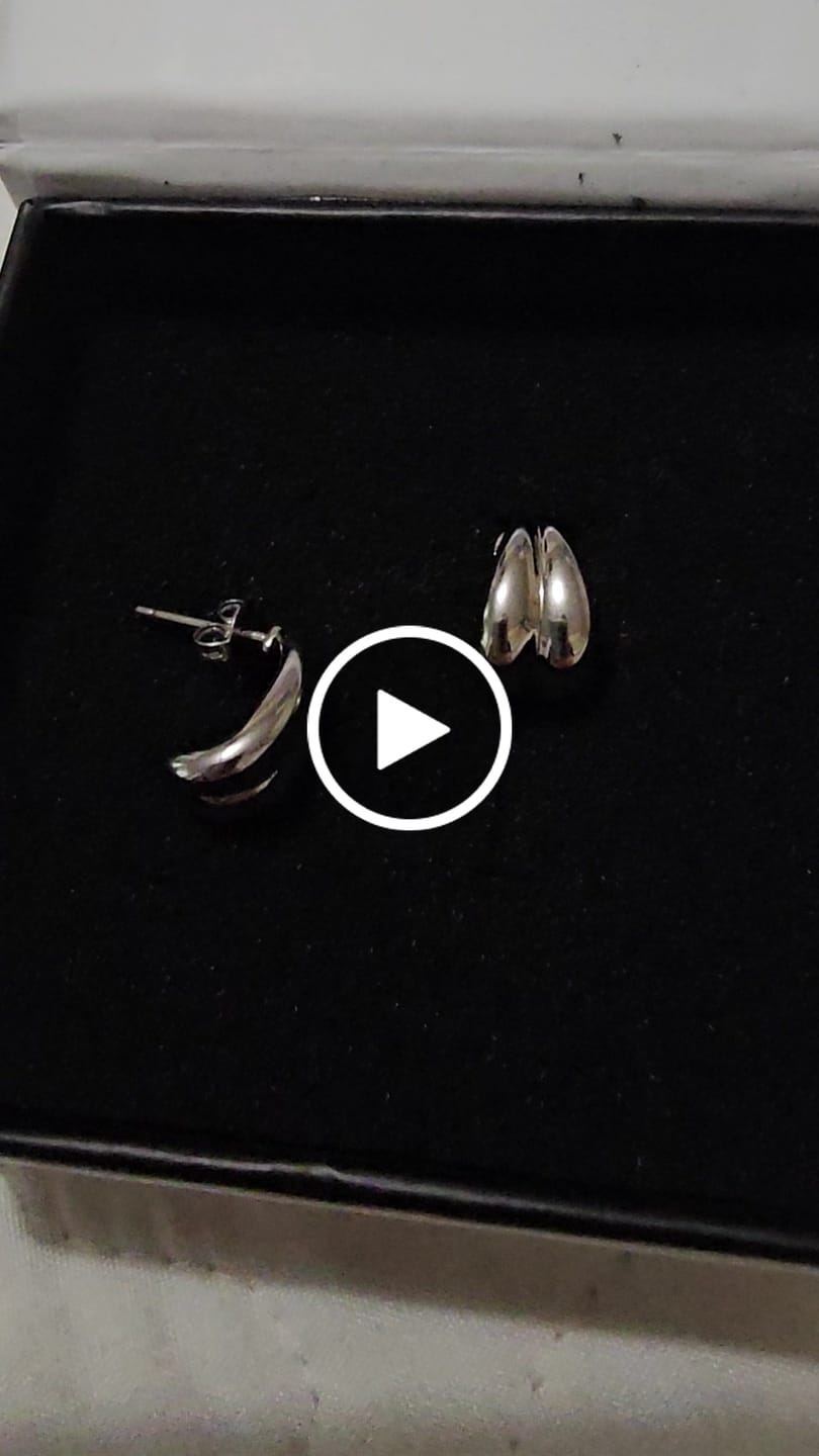 Customer video review of Shae 18k White Gold Plated Semi-Hoop Curved Stud Earrings