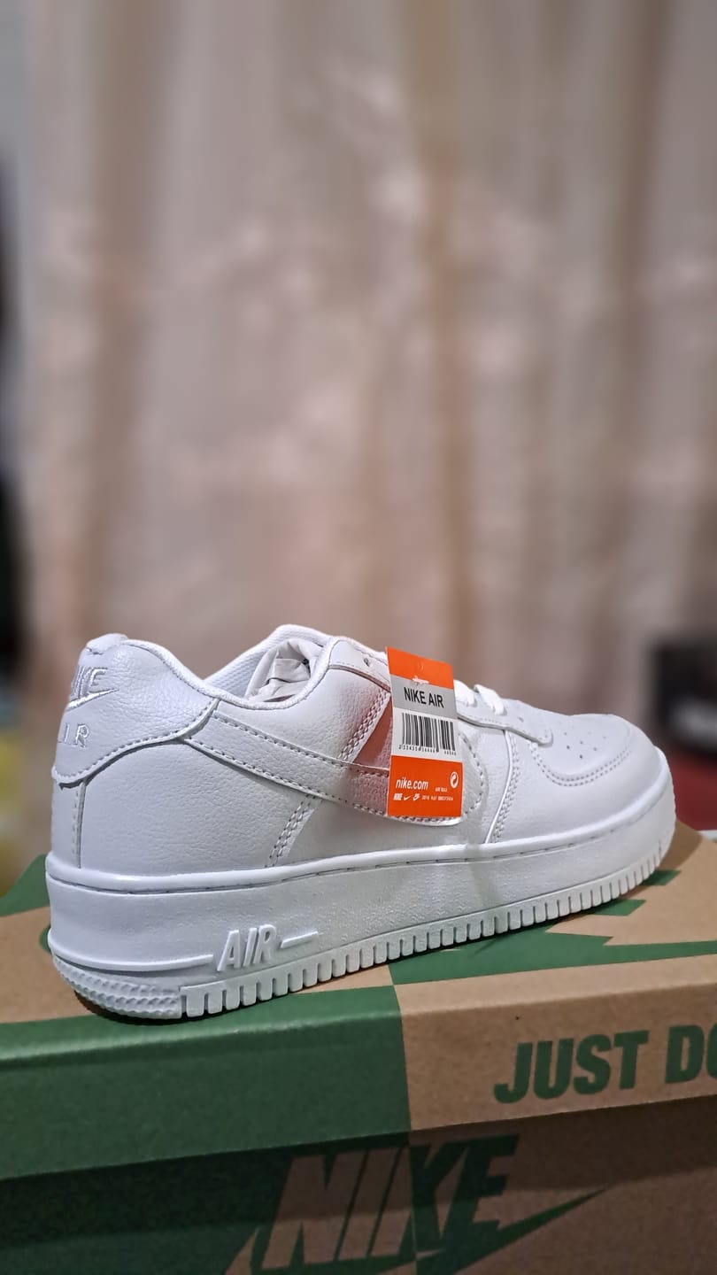 Customer photo review of Tenis 270 Blanco Total