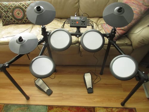 Customer photo review of Donner DED-70 Electronic Drum Set 4-Drum 3-Cymbal For Beginners with Headphones/Drum Throne