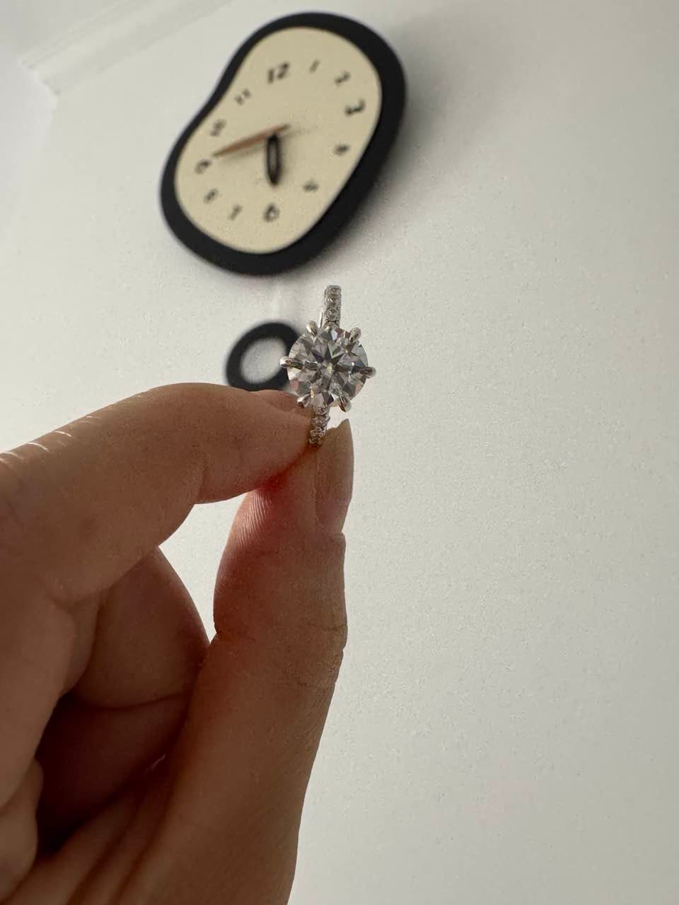 Customer photo review of S925 Moissanite 2.0 Carat Round Cut Engagement Ring Bridal Ring For Women