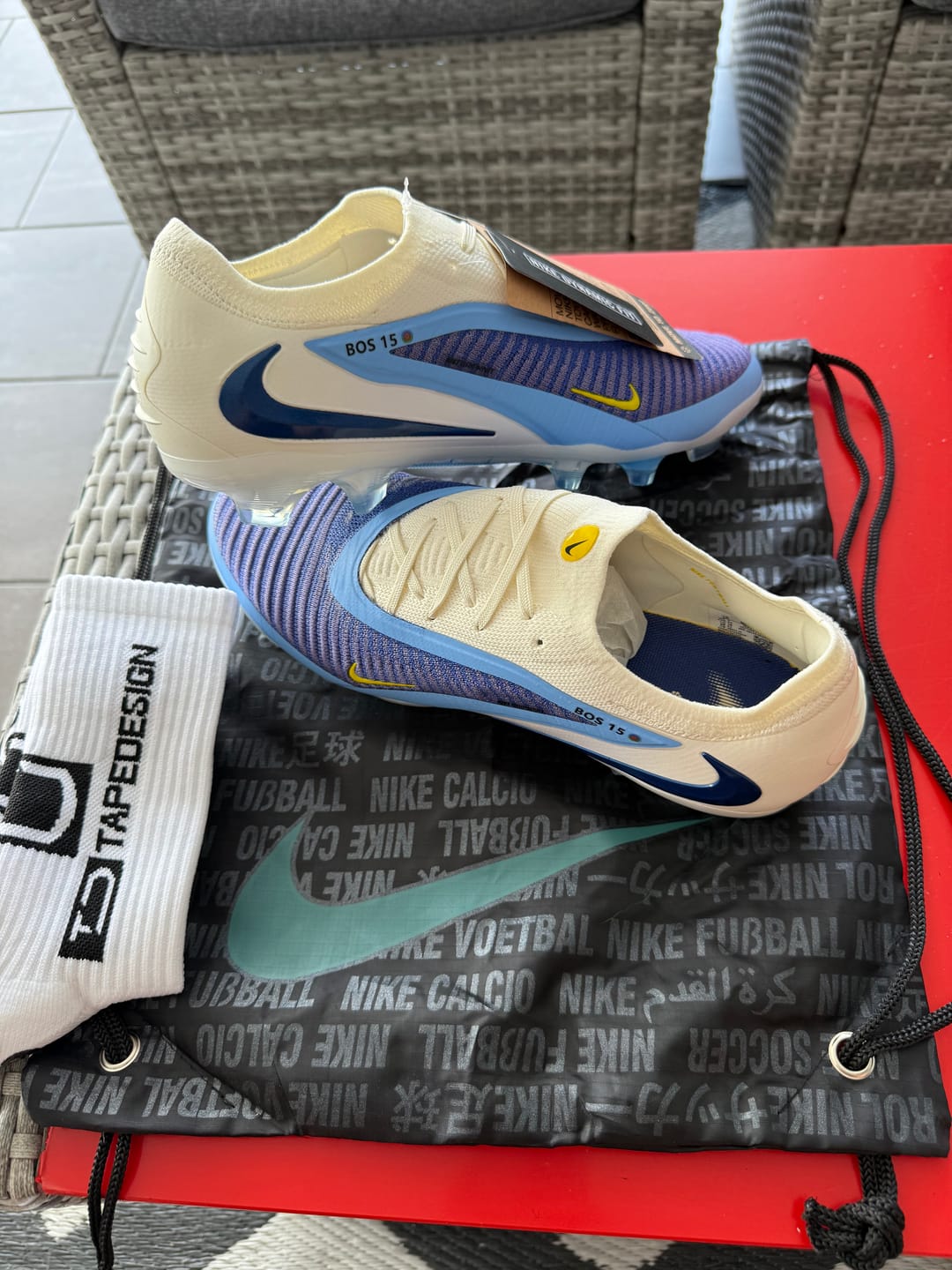 Customer photo review of Phantom 6 FG - Bleu/Blanc/Jaune